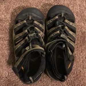 KEEN Boys Sz 12 Water Sandals Walking Outdoor